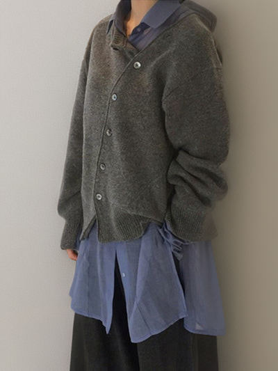 "Grön rundhalsad kashmirull cardigan dam, elegant och stilren, mjuk finish, knapp-upp front för mångsidig styling."