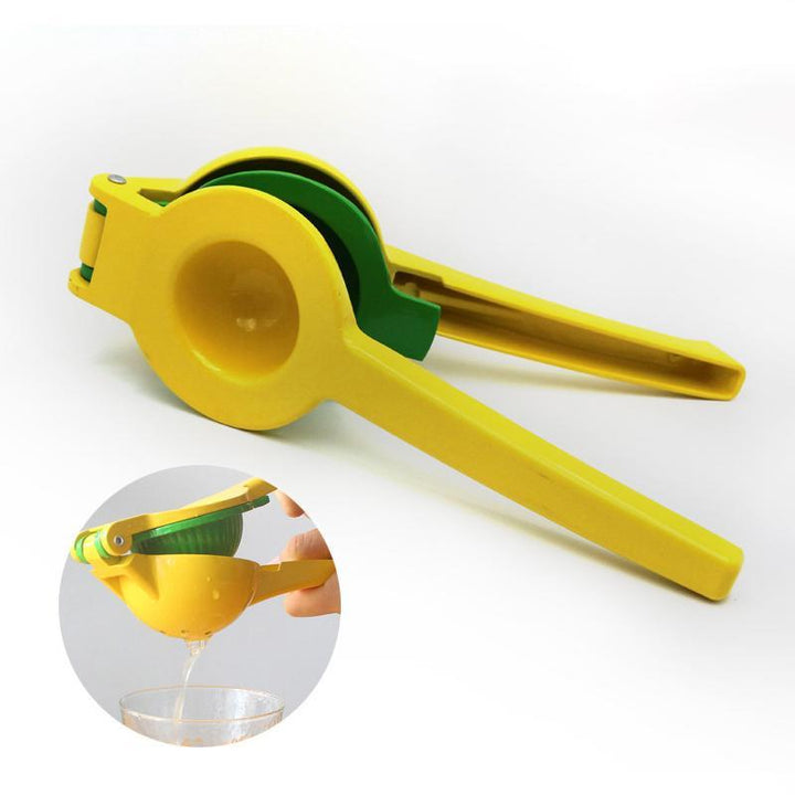 "Gul citruspress i aluminium, ergonomisk design, perfekt för kök, lättanvänd, pressar citrusjuice effektivt."