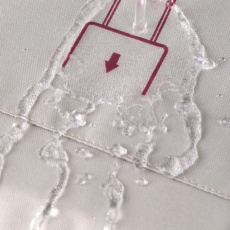 "Hållbar hopfällbar resväska i grå nylon med extra kapacitet; lätt, unisex design för resor och vardagspendling."