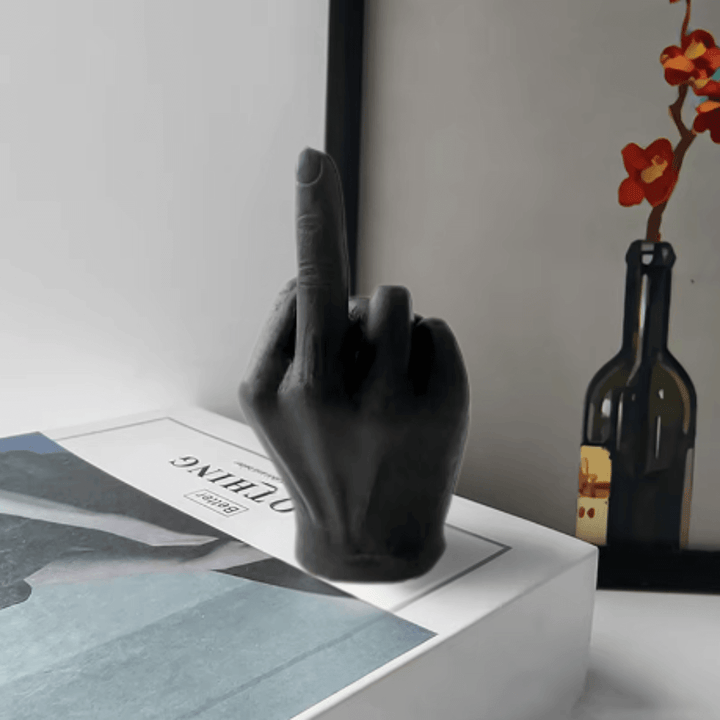 "Handformade doftljus av sojavax med elegant design, 3 unika parfymer; perfekt för hem och inredning."