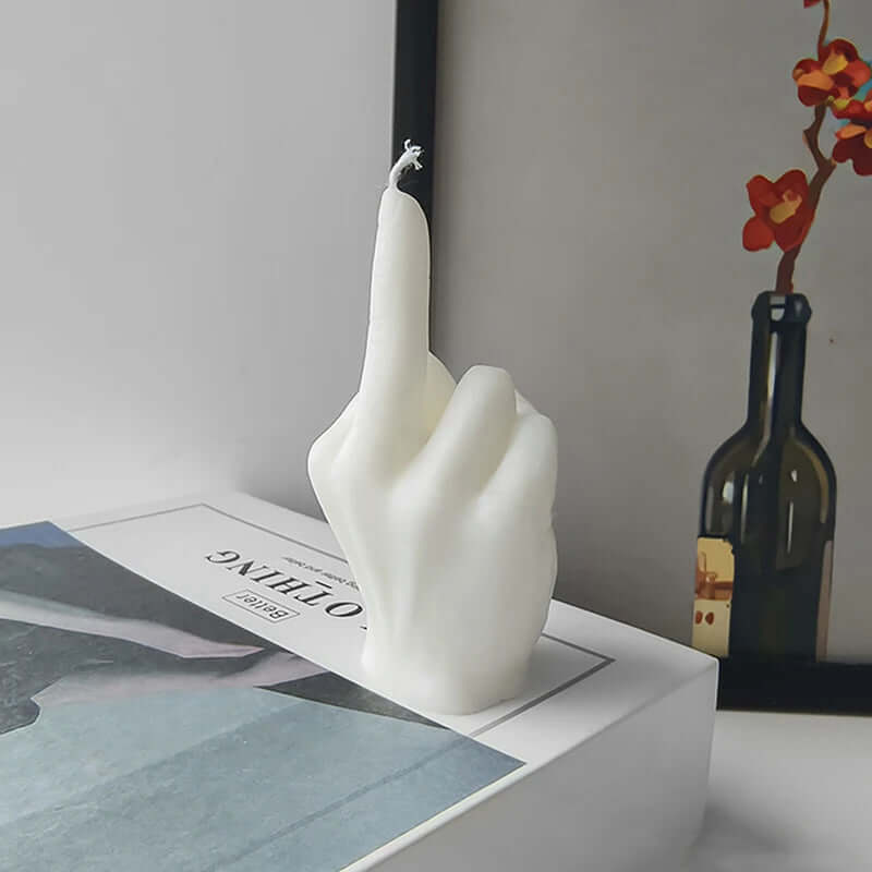 "Handformade doftljus av sojavax med elegant design, 3 unika parfymer; perfekt för hem och inredning."