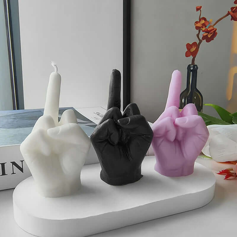 "Handformade doftljus av sojavax med elegant design, 3 unika parfymer; perfekt för hem och inredning."