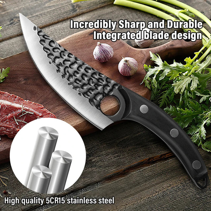"Handgjord japansk kökkniv med ultraskarpt stålblad och ergonomiskt trähandtag, designad för perfekt skärprecision."