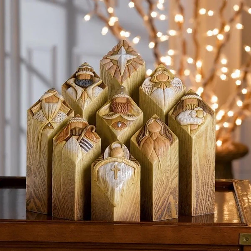 "Handgjorda Kristusfödelse statyer i harts, traditionella figurer som Maria och Josef i detaljrik stil."