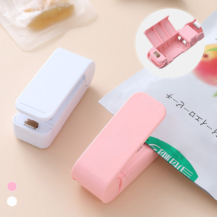 "Handhållen värmepåsförseglare för kök, kompakt och batteridriven med säkerhetsklämma, ideal för försegling av plastpåsar."