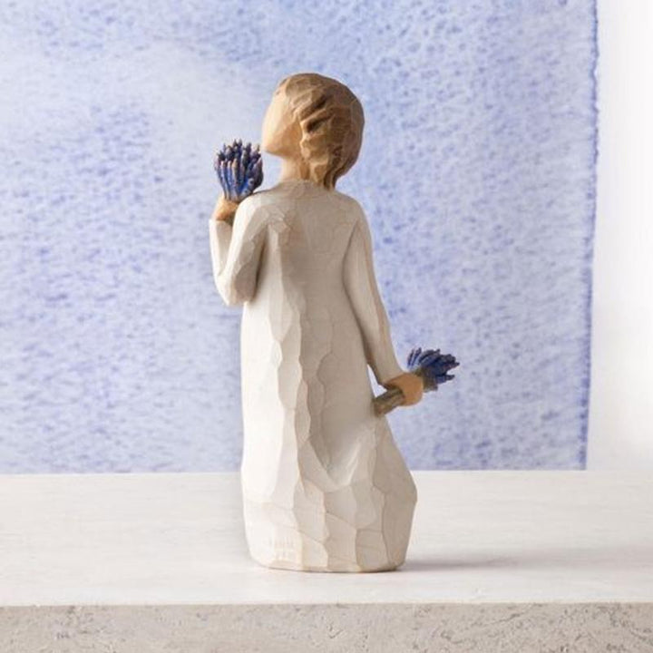 "Handsnidad blomsterdekoration: detaljrika blommor i högkvalitativ harts, perfekt som stilfull inredning eller gåva."