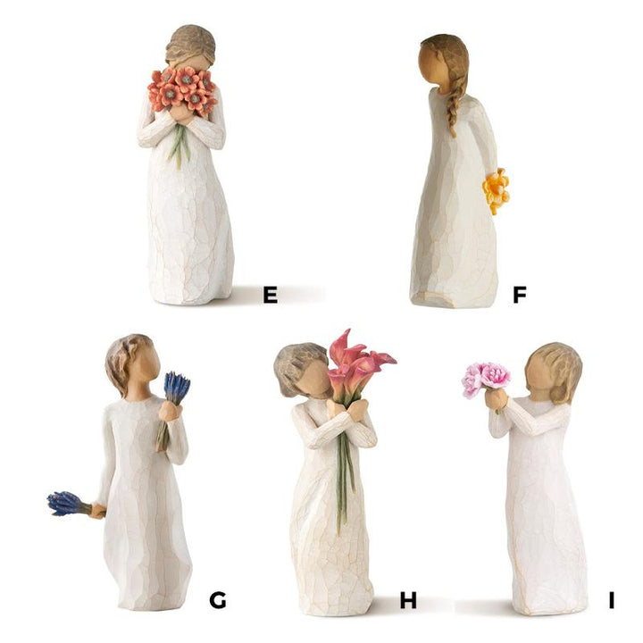 "Handsnidad blomsterdekoration: detaljrika blommor i högkvalitativ harts, perfekt som stilfull inredning eller gåva."