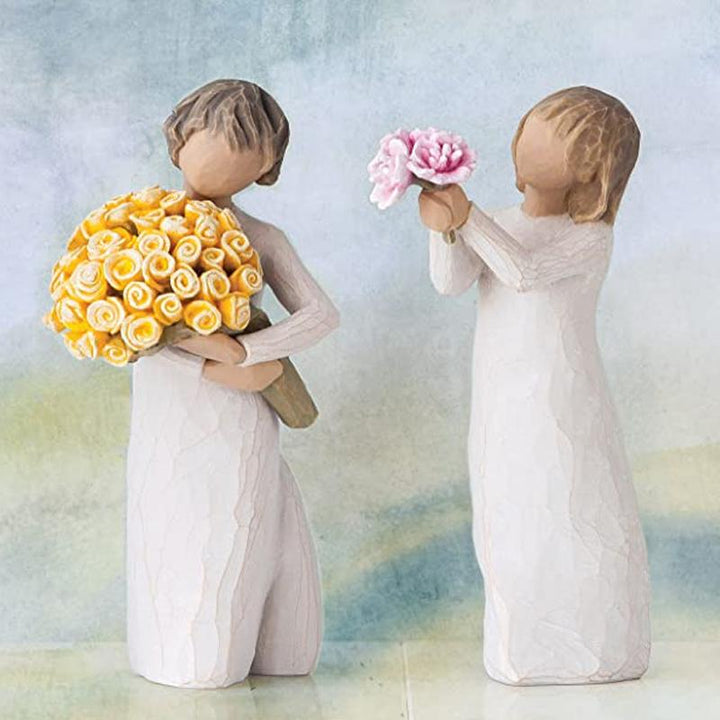 "Handsnidad blomsterdekoration: detaljrika blommor i högkvalitativ harts, perfekt som stilfull inredning eller gåva."