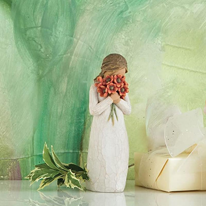 "Handsnidad blomsterdekoration: detaljrika blommor i högkvalitativ harts, perfekt som stilfull inredning eller gåva."