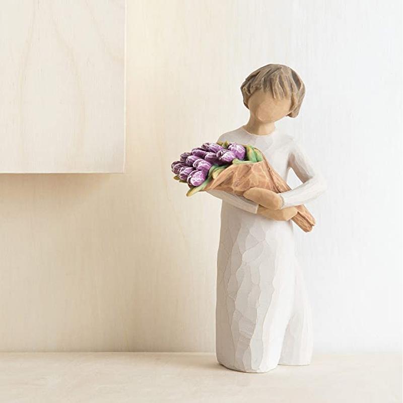 "Handsnidad blomsterdekoration: detaljrika blommor i högkvalitativ harts, perfekt som stilfull inredning eller gåva."