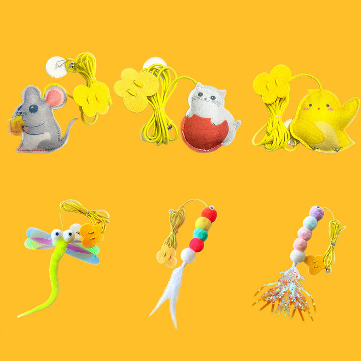 "Hängande kattleksak i plysch med fransar, färgstark design i former av larv och mus, justerbar längd för maximal lek."