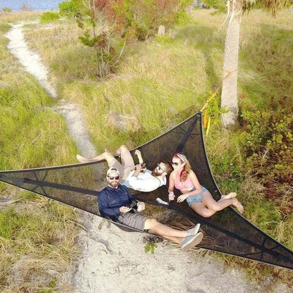 "Hängmatta för flera personer, grön och svart, rymlig och stark design, idealisk för camping och familjeanvändning."