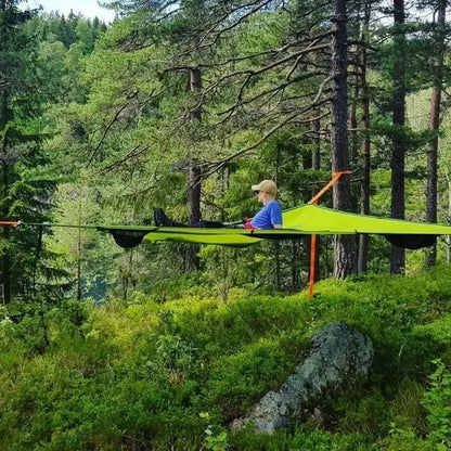 "Hängmatta för flera personer, grön och svart, rymlig och stark design, idealisk för camping och familjeanvändning."