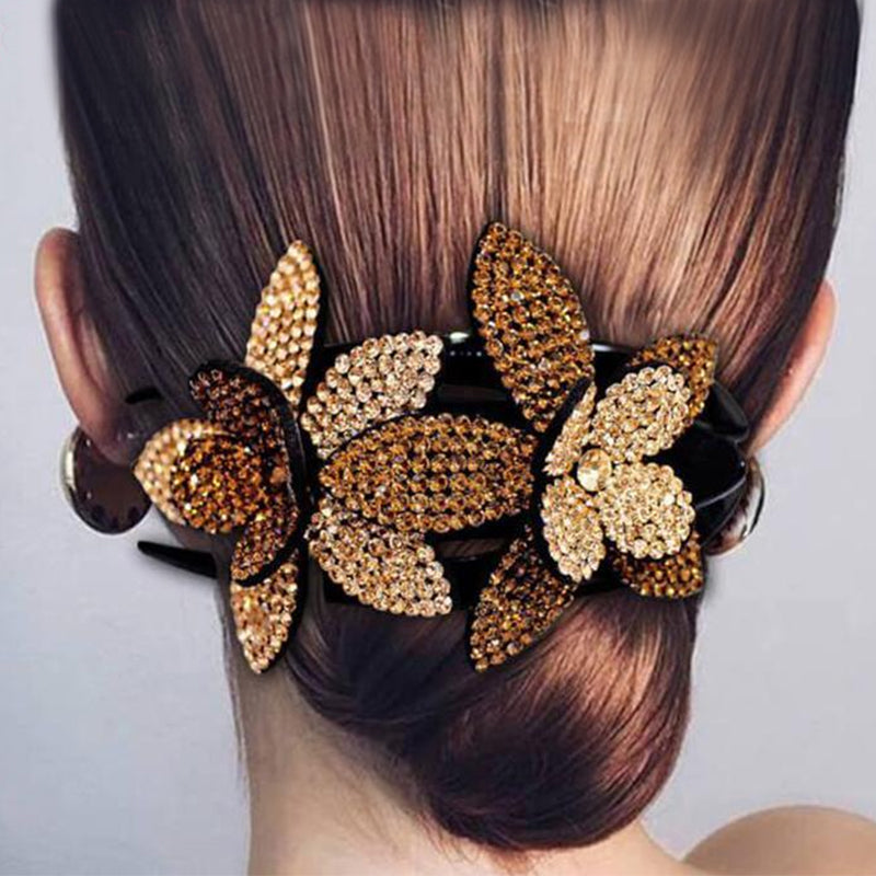 "Hårklämma med strass och dubbla blommor för kvinnor, elegant design med glittrande detaljer i olika färger."