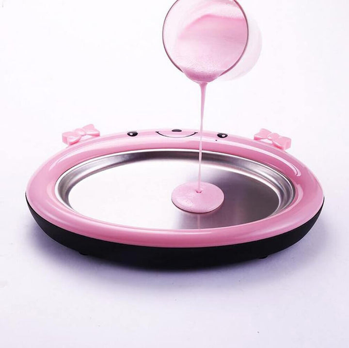 Närbild av den innovativa isberedaren, ett köksredskap för frysta efterrätter.