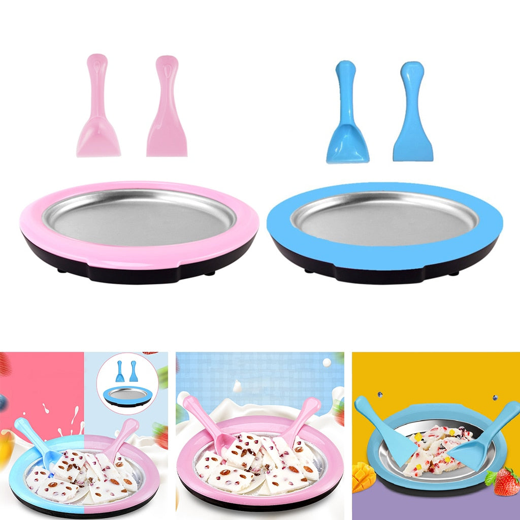 Set med glassmaskinplattan och tillbehör för att förbereda läckra frysta desserter.