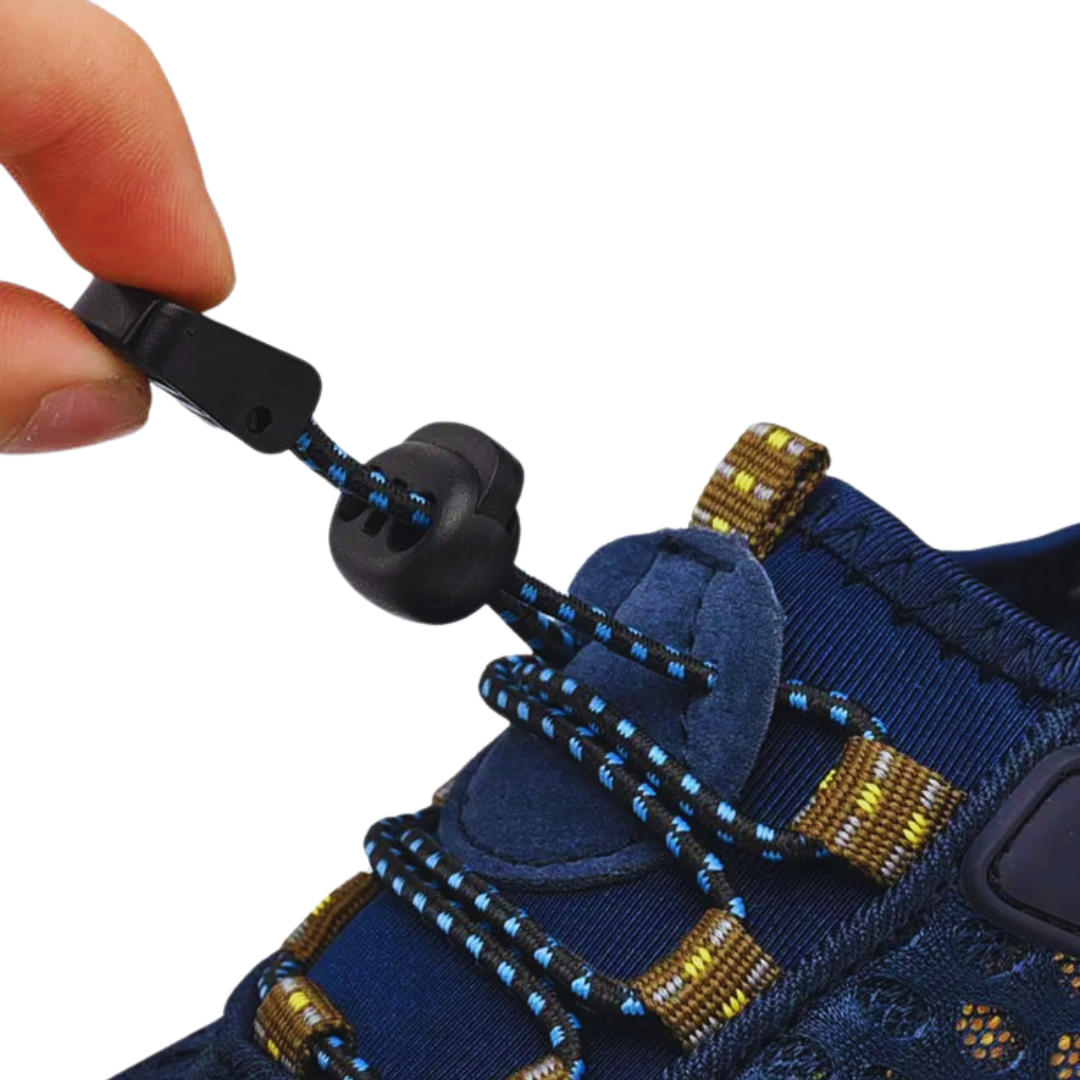 Herrskor för vandring och promenad, detaljer av söm och förstärkningar för hållbarhet