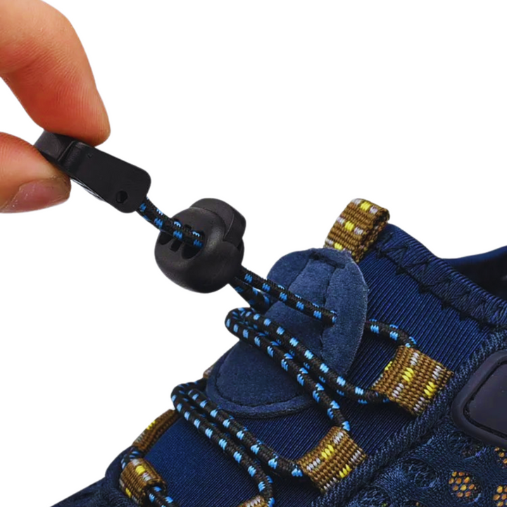 Herrskor för vandring och promenad, detaljer av söm och förstärkningar för hållbarhet