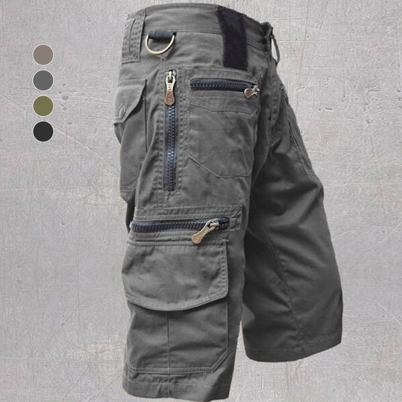 "Herr Capri Shorts i 100% bomull, hållbara och andas, idealiska för utomhusaktiviteter med justerbart midjeband."