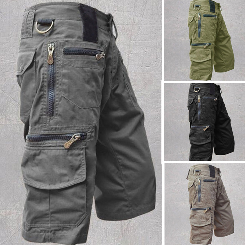 "Herr Capri Shorts i 100% bomull, hållbara och andas, idealiska för utomhusaktiviteter med justerbart midjeband."