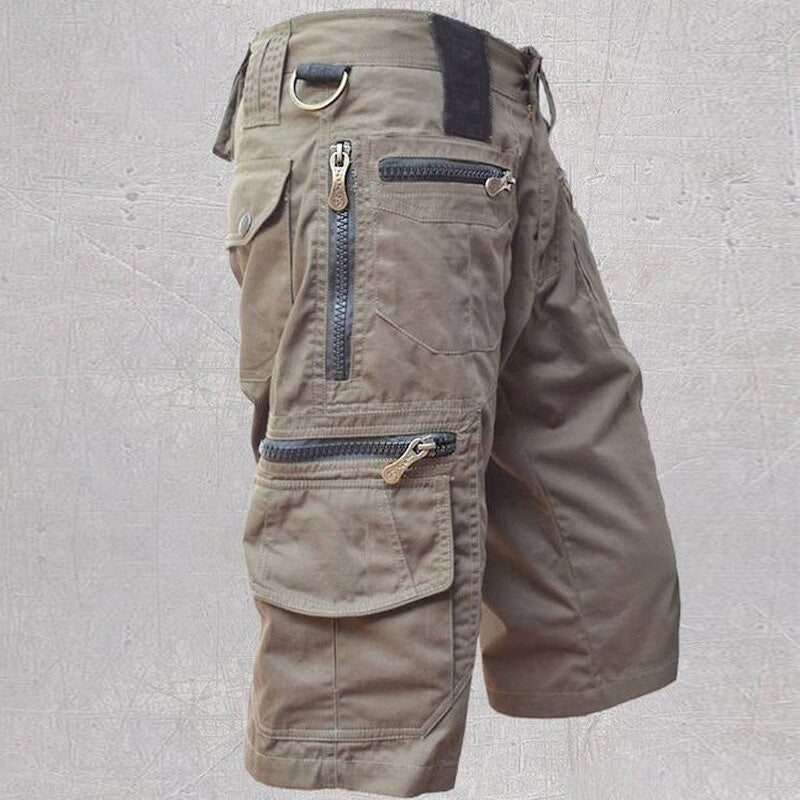 "Herr Capri Shorts i 100% bomull, hållbara och andas, idealiska för utomhusaktiviteter med justerbart midjeband."