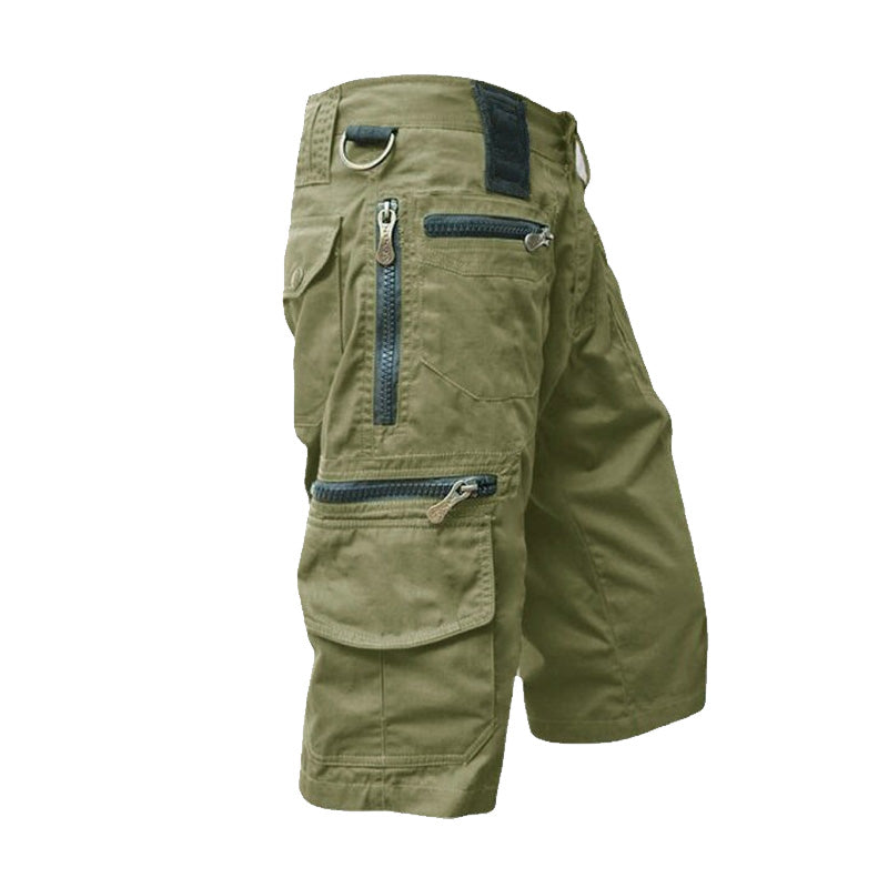 "Herr Capri Shorts i 100% bomull, hållbara och andas, idealiska för utomhusaktiviteter med justerbart midjeband."