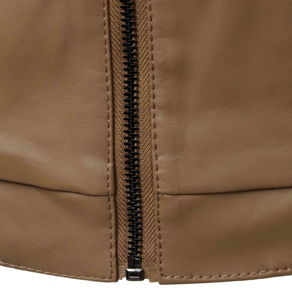 Herr läderjacka med modern skandinavisk design, slimmad krage och elastiska muddar i hållbart läder.