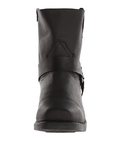 "Herr Western stövlar i läder med modern klassisk design, perfekt för både stil och komfort. Finns i svart och brunt."