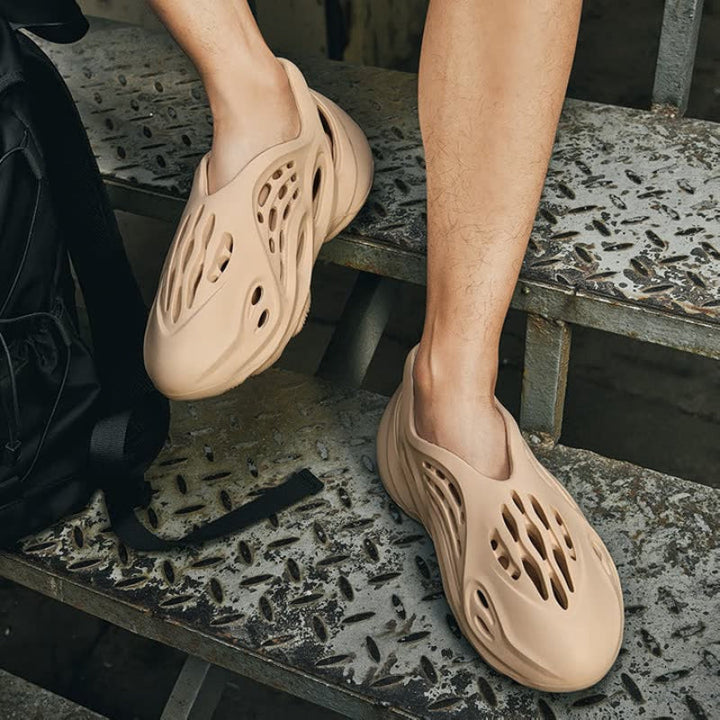 "Herrar andningsbara sommarskor, slip-on, lättviktiga och i olika färger för komfort och stil under varma dagar."