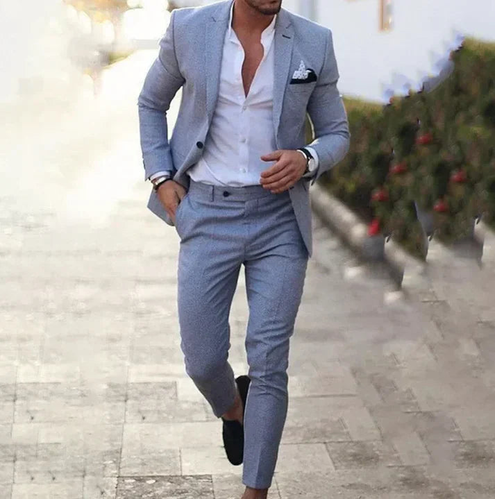 "Herrkostym slim fit med kavaj och byxor i elegant design, tillgänglig i beige, grå och mörkblå, perfekt för formella tillfäl