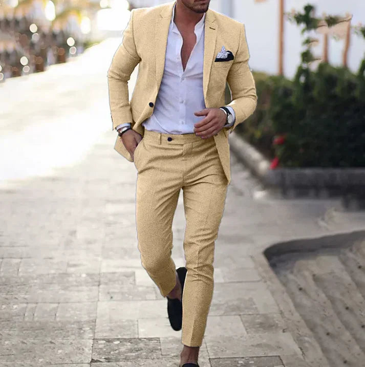 "Herrkostym slim fit med kavaj och byxor i elegant design, tillgänglig i beige, grå och mörkblå, perfekt för formella tillfäl