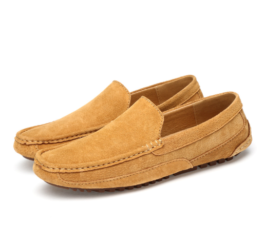 Elegant herrloafer i beige läderimitation, perfekt som slip-on sko för kontoret.