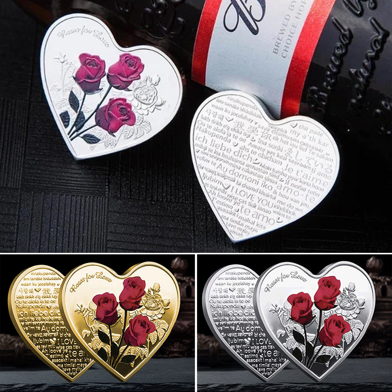 Hjärtformat minnesmynt med rosendesign i silver, kärleksbudskap; perfekt romantisk gåva, dekorativt och hållbart.