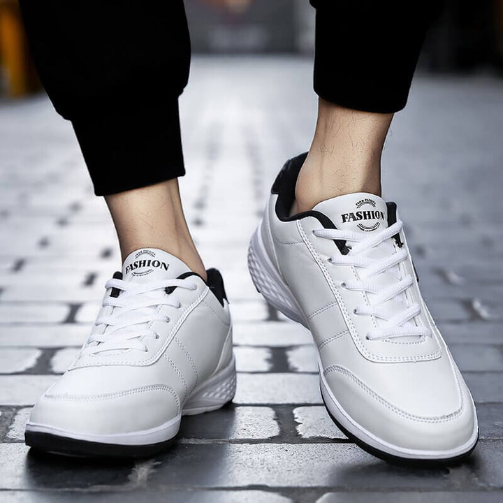 "Högkvalitativa herrsneakers, sportiga och bekväma med stilren design, perfekt för aktiv livsstil"