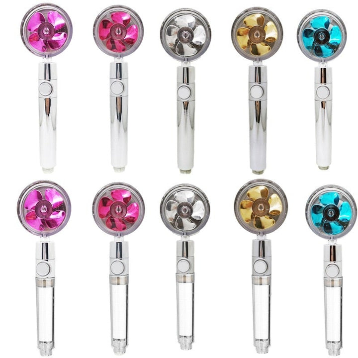 "Högtrycksroterande duschhuvud i silver med modern design, förbättrar vattentryck och sparar vatten i badrummet."