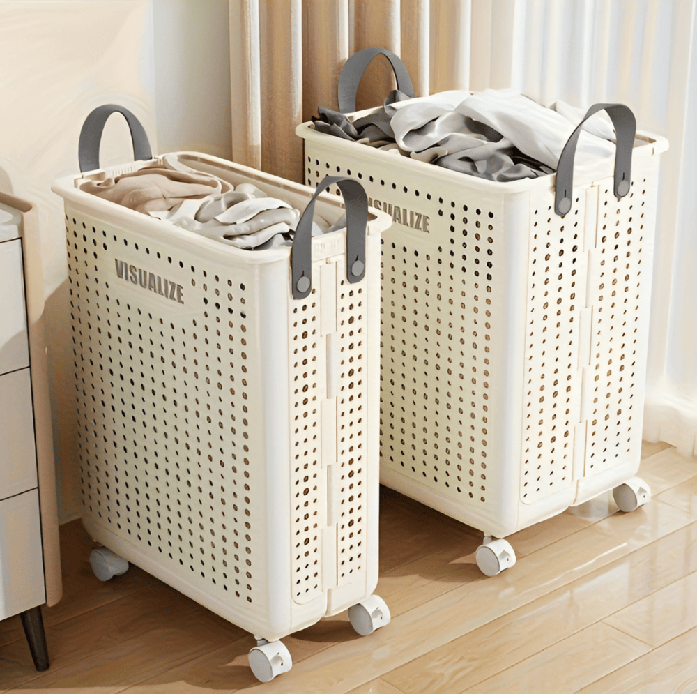 "Hopfällbar tvättlåda med hjul, elegant design i neutral färg, tillverkad i slitstarkt PP-material för smidig förvaring."