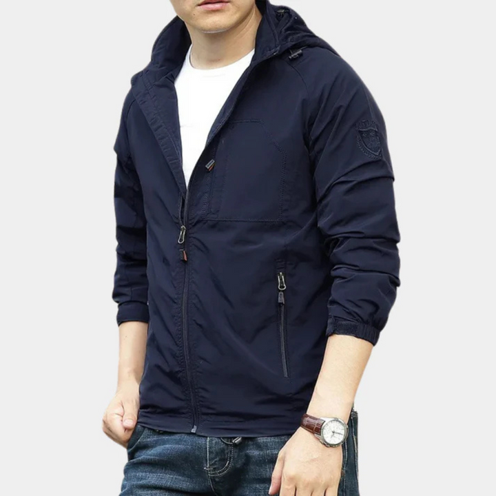 "Hugo vattentät cargojacka i grönt med praktiska fickor, modern design, S-6XL för män. Perfekt för alla väder."