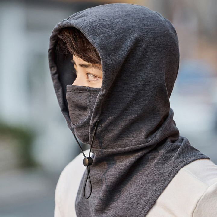 "Huvtröja med ansiktsmask och nackvärmare för vintercykling, i mjukt polyestermaterial, färg svart."