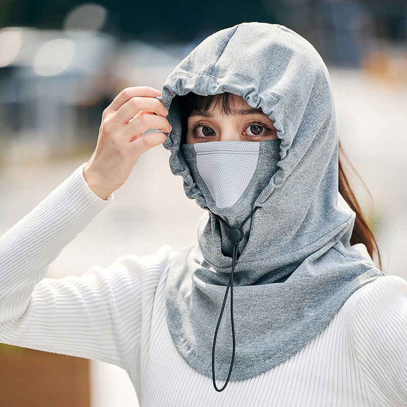 "Huvtröja med ansiktsmask och nackvärmare för vintercykling, i mjukt polyestermaterial, färg svart."