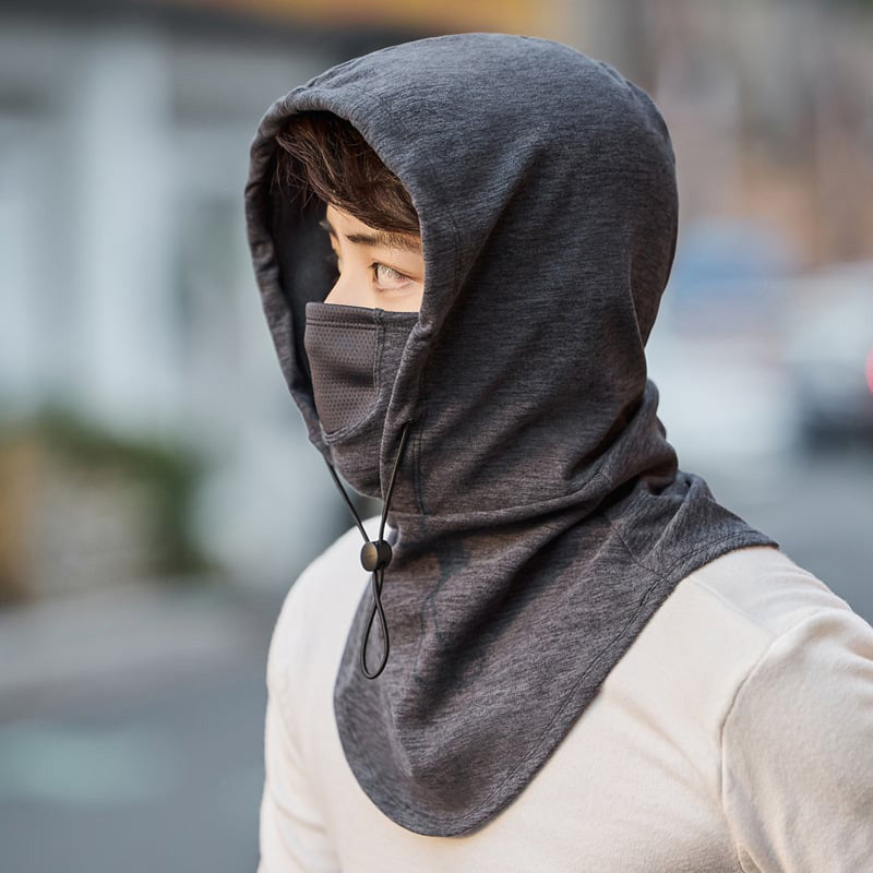 "Huvtröja med ansiktsmask och nackvärmare för vintercykling, i mjukt polyestermaterial, färg svart."