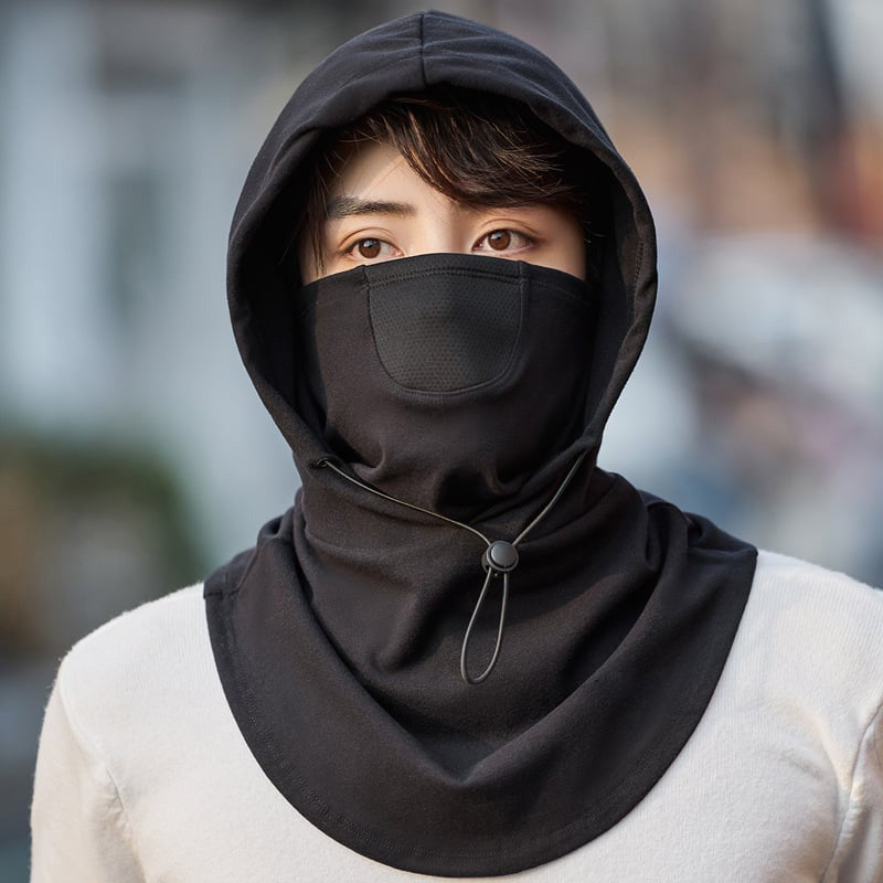 "Huvtröja med ansiktsmask och nackvärmare för vintercykling, i mjukt polyestermaterial, färg svart."