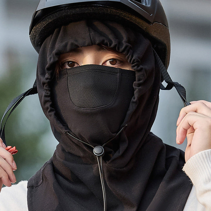 "Huvtröja med ansiktsmask och nackvärmare för vintercykling, i mjukt polyestermaterial, färg svart."