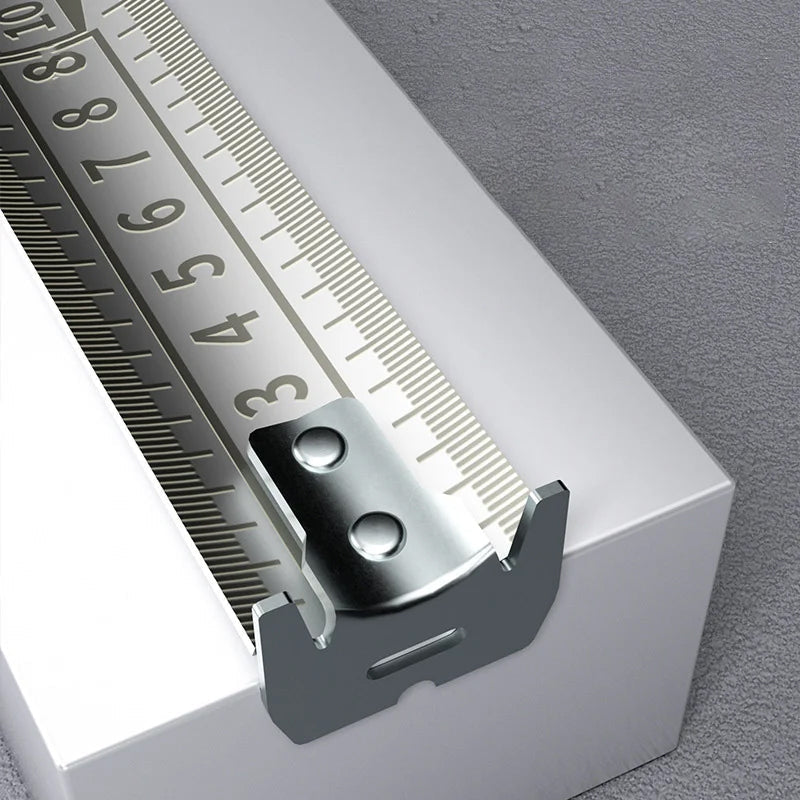 Indragbar ruler i rostfritt stål med autolås, avtagbar hållbar design för exakt mätning i hem och trädgård.