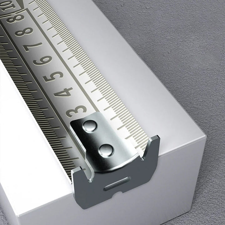 Indragbar ruler i rostfritt stål med autolås, avtagbar hållbar design för exakt mätning i hem och trädgård.