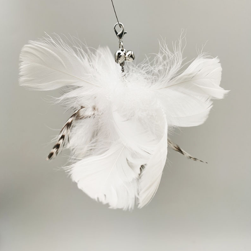 "Interaktiv kattleksak med fjädrar och sugkopp för lekstund. Engagerande färgglad design som stärker kattens instinkter."