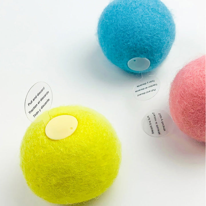 "Interaktiv ljudboll för katter, flerfärgad med djurljud, stimulans och kattmynta-kompatibilitet, perfekt för lek."