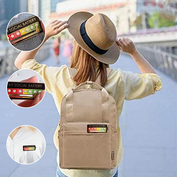 Interaktiva stämningsnålar, svart och vit design, moderiktig accessoar för kläder, ryggsäck, uttrycker känslor.