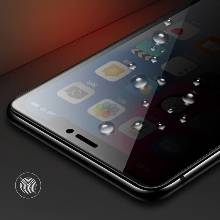 "iPhone skärmskydd i härdat glas med integritetsskydd, skydd mot repor och nyfikna blickar, komplett skärmtäckning."