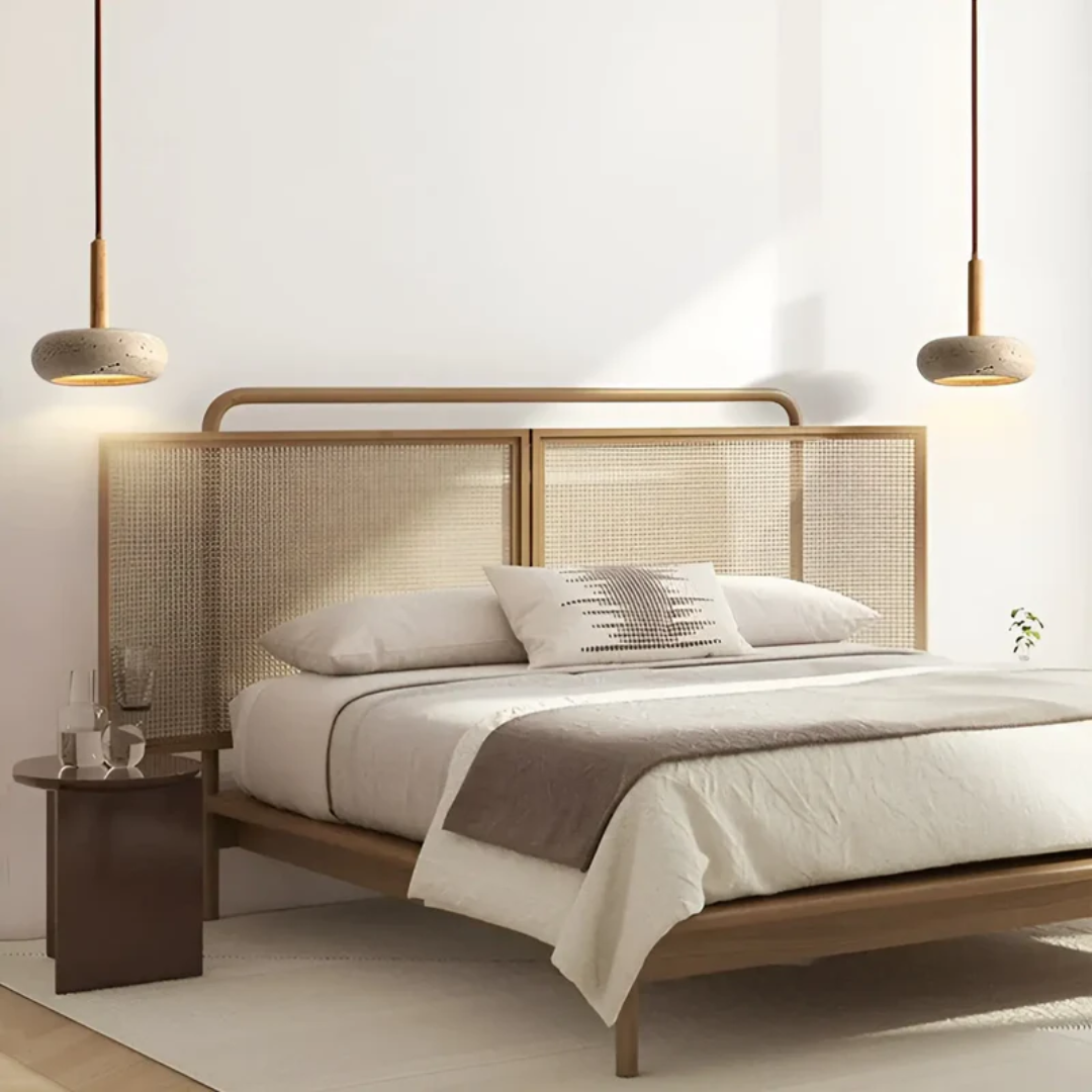 Japansk LED taklampa med elegant design, justerbar höjd, gul grotsten och trädetaljer, skapar modern österländsk stil.