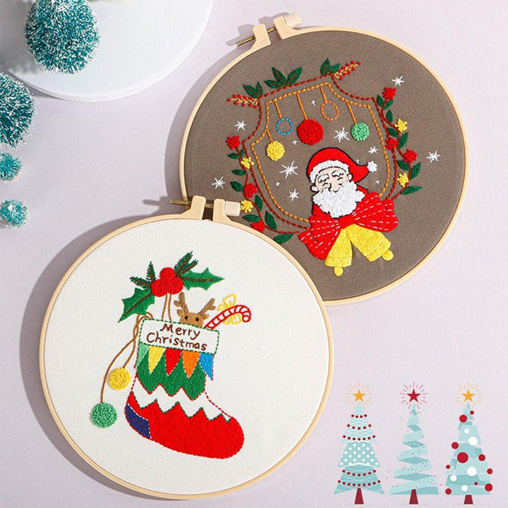 "Juladventskalender broderikit med festligt mönster och träram, perfekt för att skapa minnesrika helgdagar."